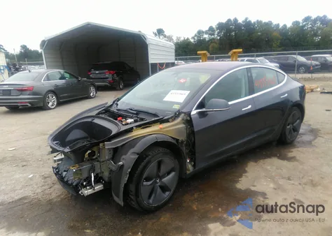 2018 Tesla Model 3 Long Range/Mid Range z USA, uszkodzony, nr VIN 5YJ3E1EA6JF052757